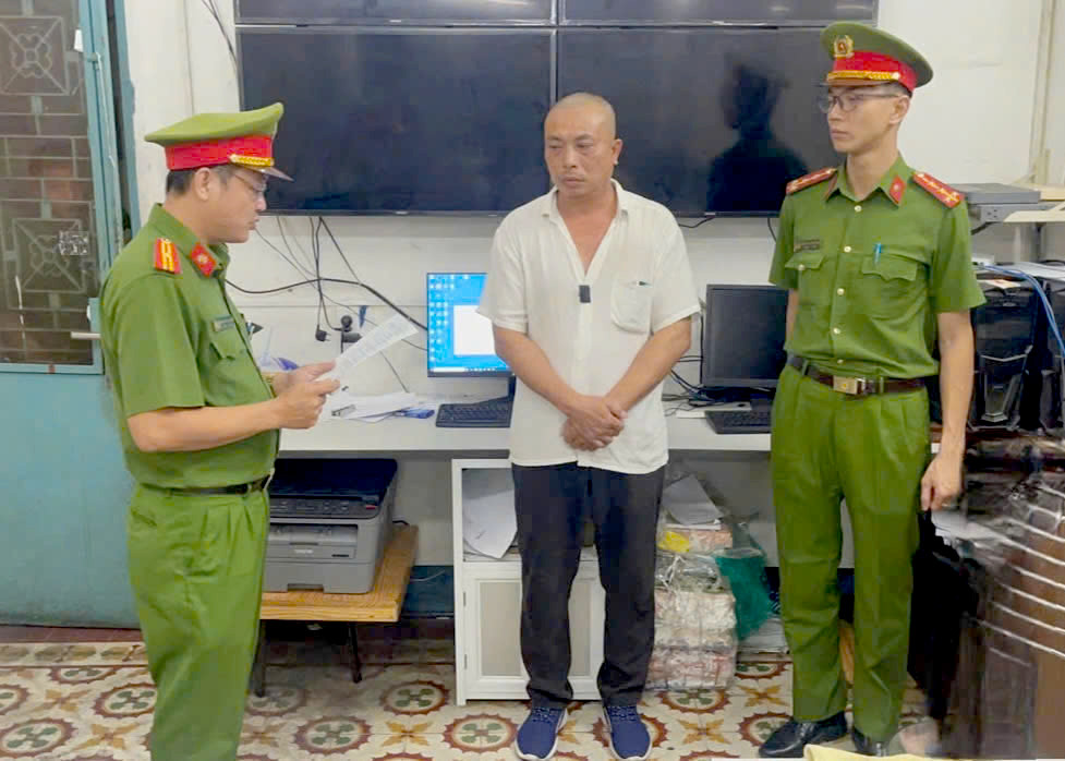 Ông Vũ Mạnh Hà tại cơ quan công an. Ảnh: Công an cung cấp. Ông Vũ Mạnh Hà tại cơ quan công an. Ảnh: Công an cung cấp.