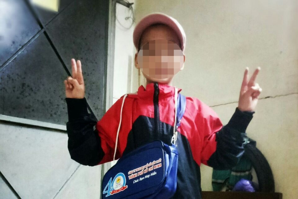 Bé trai 10 tuổi được mẹ tìm thấy sau khi bị mất liên lạc 13 ngày. Bé trai 10 tuổi được mẹ tìm thấy sau khi bị mất liên lạc 13 ngày.