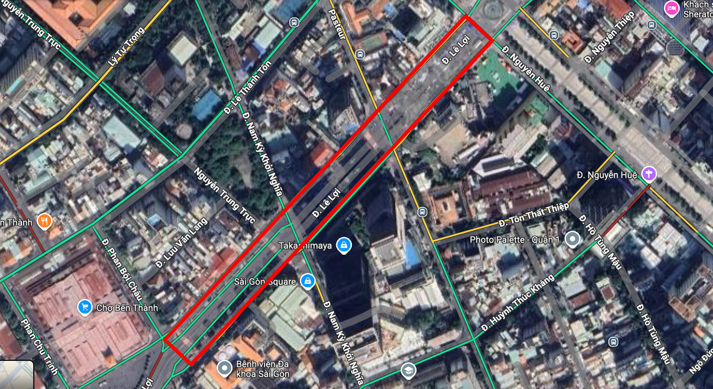 Làn ô tô trên đường Lê Lợi và khu vực tiểu đảo trước chợ Bến Thành sẽ được sử dụng tổ chức các hoạt động kỷ niệm 77 năm ngày Bác Hồ ra lời kêu gọi thi đua ái quốc. Ảnh: Google Maps Làn ô tô trên đường Lê Lợi và khu vực tiểu đảo trước chợ Bến Thành sẽ được sử dụng tổ chức các hoạt động kỷ niệm 77 năm ngày Bác Hồ ra lời kêu gọi thi đua ái quốc. Ảnh: Google Maps