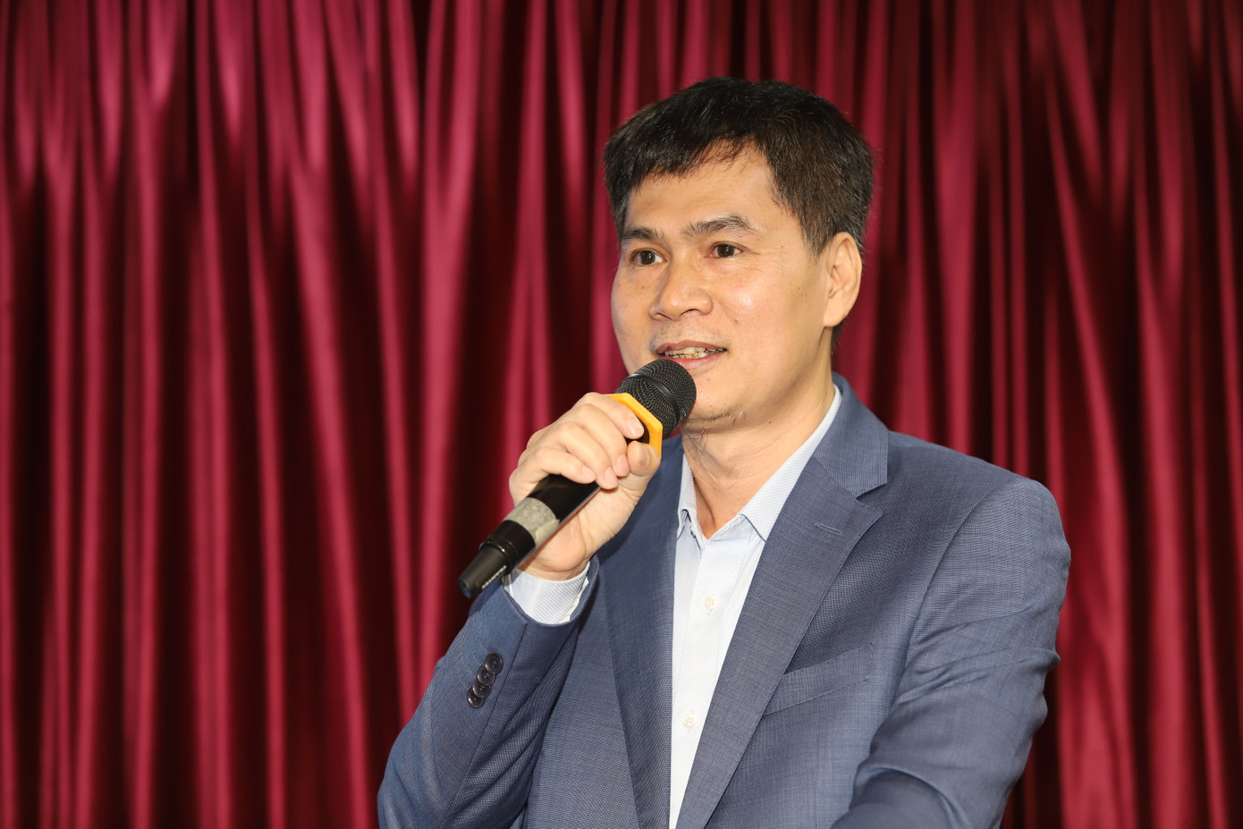 Nhà báo Lý Thành Tâm, Trưởng cơ quan đại diện Báo Tiền Phong tại TPHCM chia sẻ tại tọa đàm. Ảnh: Ngô Tùng. Nhà báo Lý Thành Tâm, Trưởng cơ quan đại diện Báo Tiền Phong tại TPHCM chia sẻ tại tọa đàm. Ảnh: Ngô Tùng.