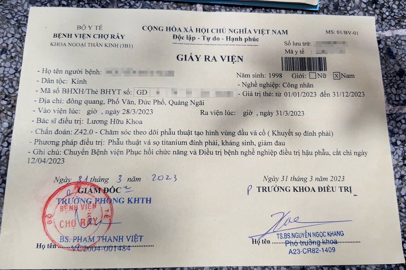 Sau khi bị chém, anh N phải điều trị tại 4 bệnh viện khác nhau. Ảnh: Hoàng Thuận