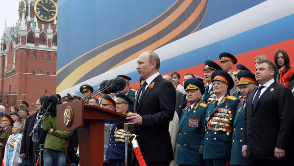 Tổng thống Vladimir Putin phát biểu tại lễ kỷ niệm diễn ra lúc 10 giờ (giờ Moscow). Ảnh: AP
