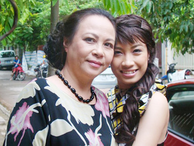 Thanh Quý (trái) và Pha Lê trong “Đầm lầy bạc”