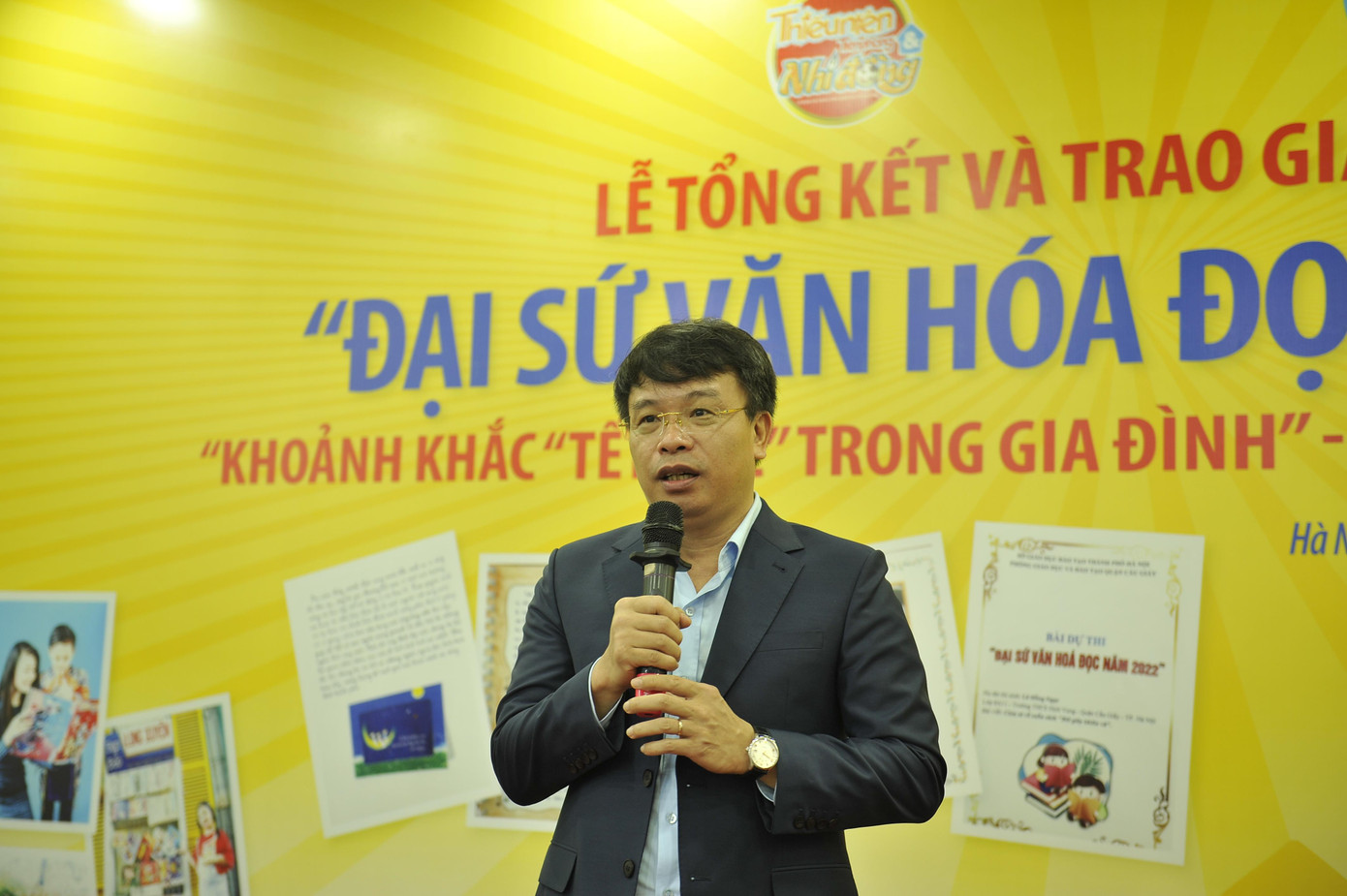 Nhà báo Nguyễn Phan Khuê - phát biểu tại Lễ trao giải.