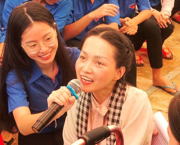 Nghị lực phi thường của nữ nhà văn bị liệt truyền cảm hứng cho giới trẻ ảnh 1