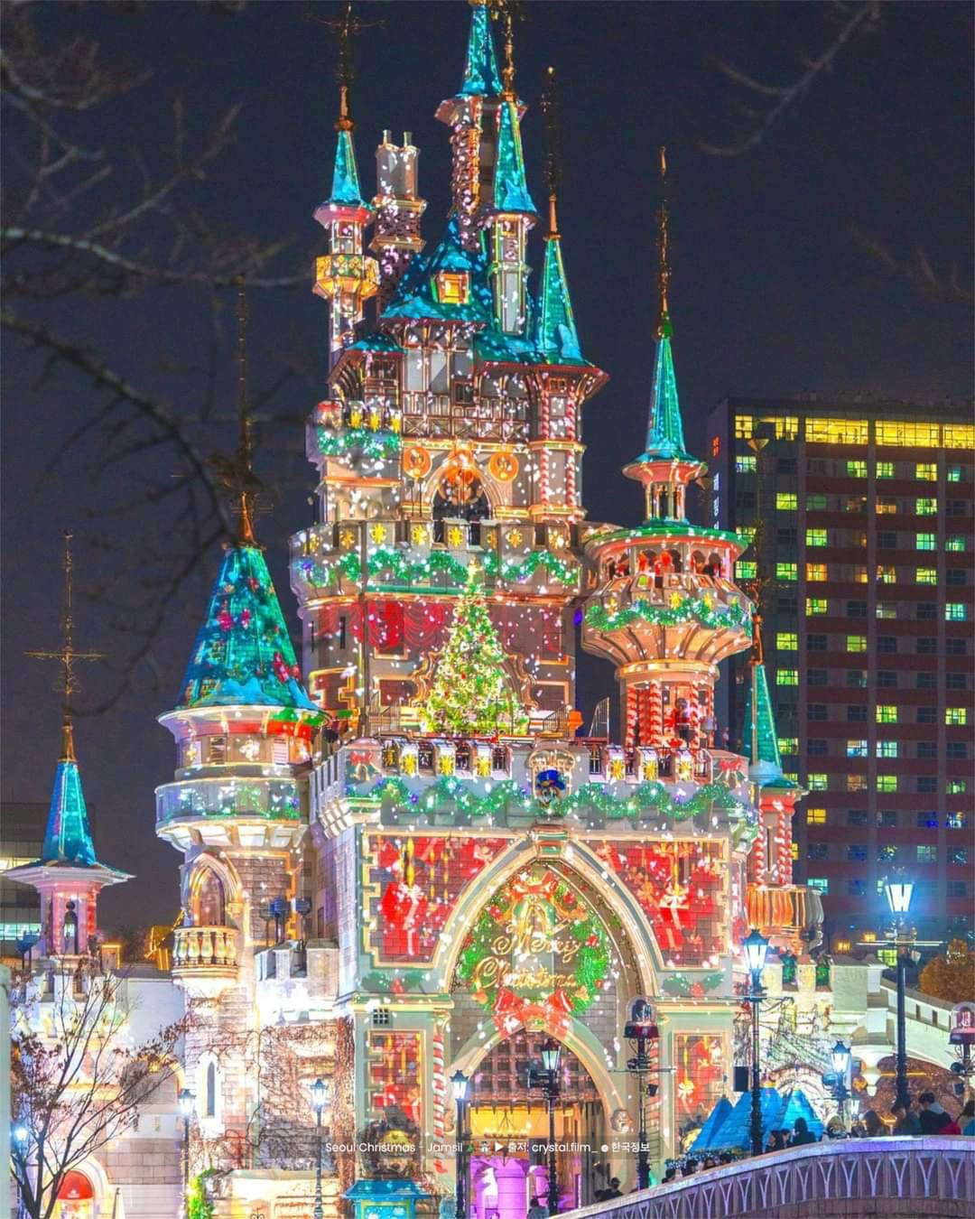 Lâu đài lộng lẫy như trong các câu chuyện cổ tích. (Ảnh: FB Thông tin Hàn Quốc)