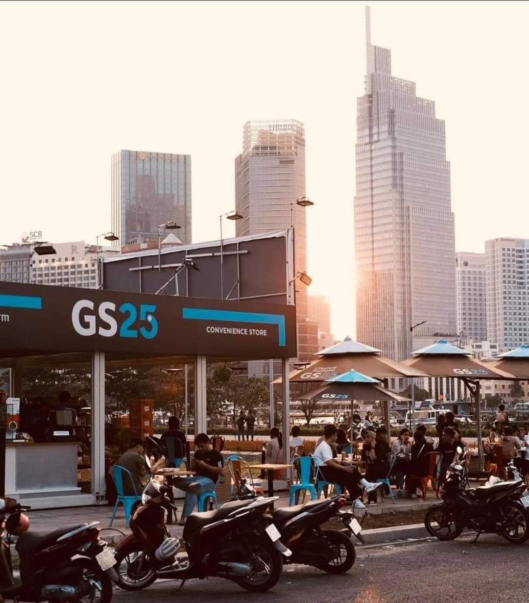 Hoàng hôn lung linh tại Công viên bờ sông Sài Gòn. (Ảnh: Quỳnh Hoàng Diễm Quỳnh) Hoàng hôn lung linh tại Công viên bờ sông Sài Gòn. (Ảnh: Quỳnh Hoàng Diễm Quỳnh)