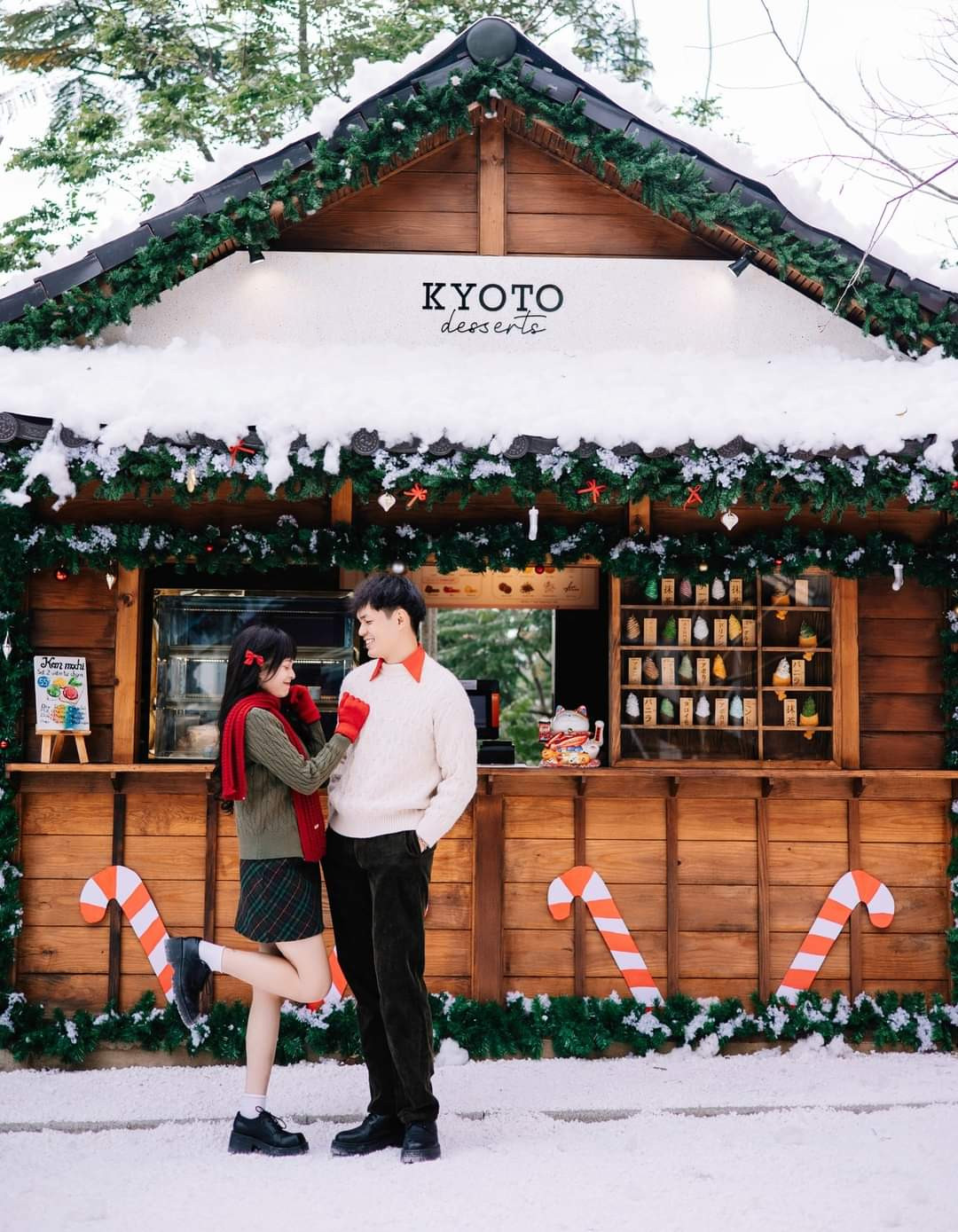 Nhiều cặp đôi lựa chọn nơi đây để chụp ảnh Giáng sinh. (Ảnh: Cậu Dũng)