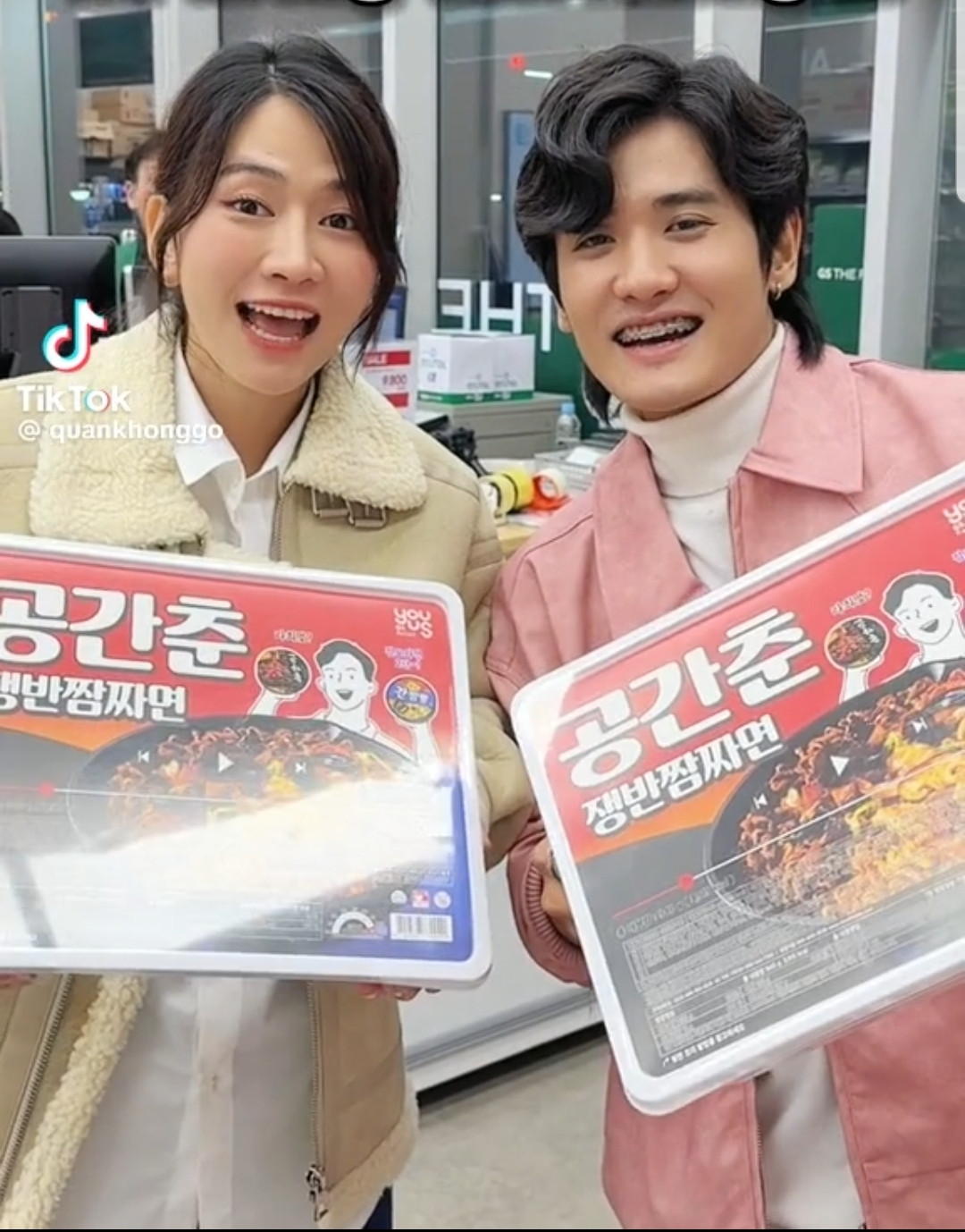 Giới trẻ Việt tới Hàn Quốc cũng &quot;săn lùng&quot; loại mì đặc biệt này. (Ảnh: @quankhonggo)