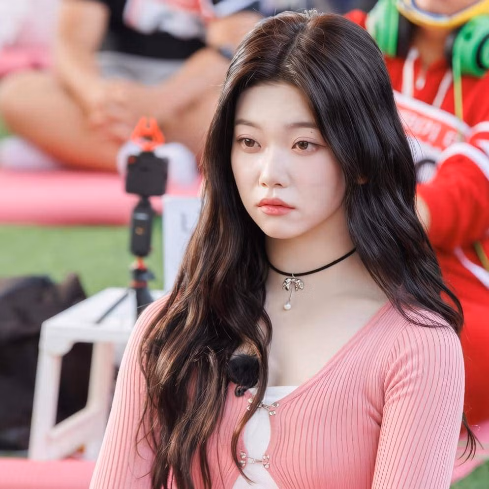 Tsuki (Billlie) gây sốt với visual xinh lung linh khi tham gia cuộc thi "Ngồi đờ đẫn". - Ảnh: newspim