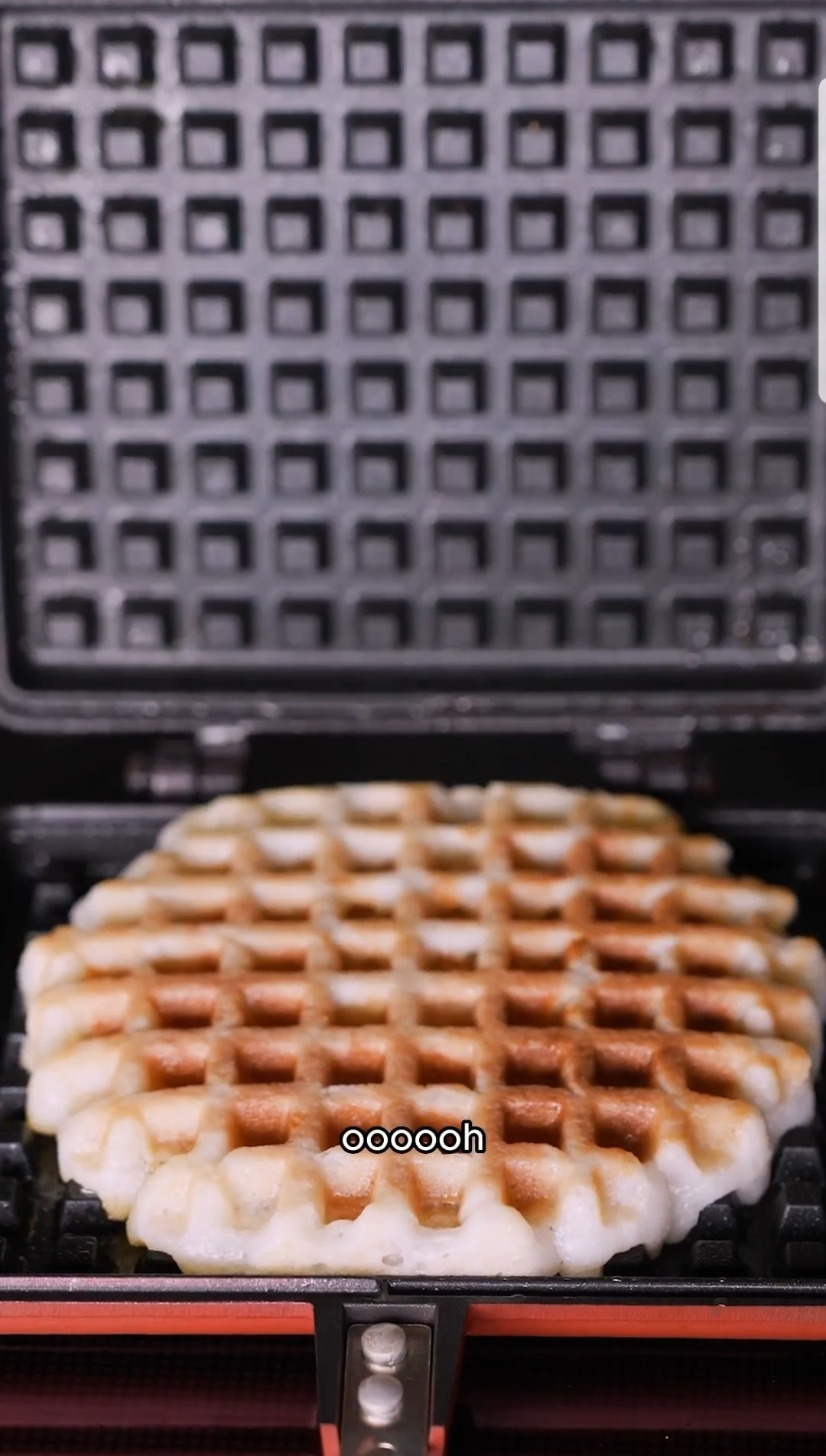 Chỉ với vài phút chế biến, bánh Trung thu thừa đã thay đổi diện mạo. (Ảnh: @lennardy)