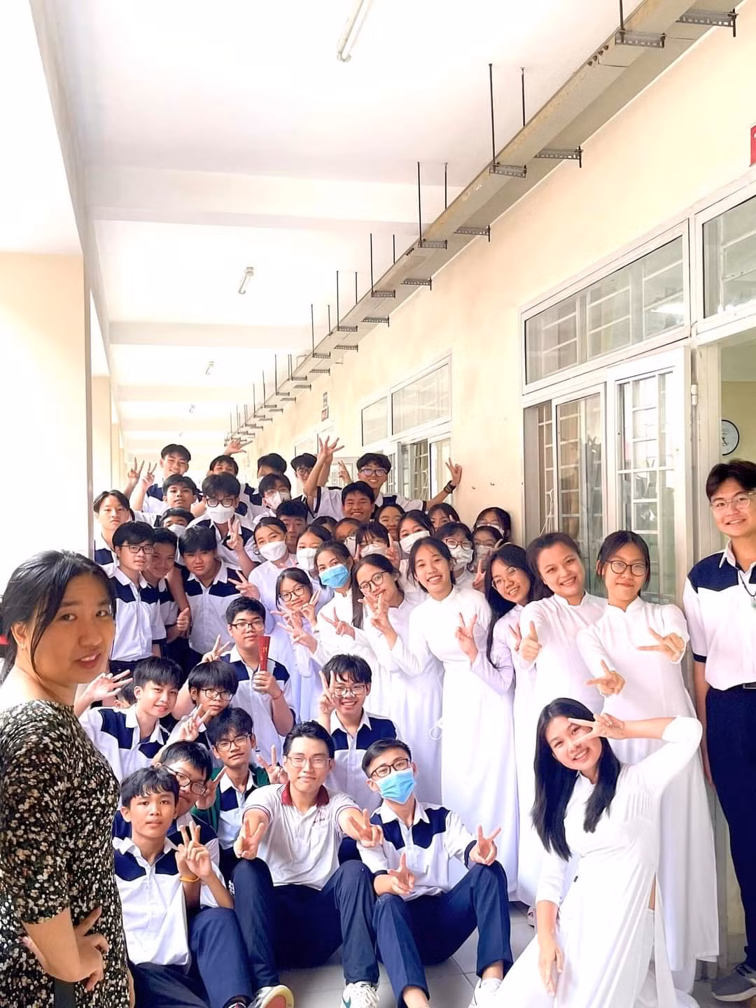 Cô giáo “ba phần bất lực, bảy phần như ba” trước độ “quậy” của học trò. (Ảnh: Thanh Trúc)