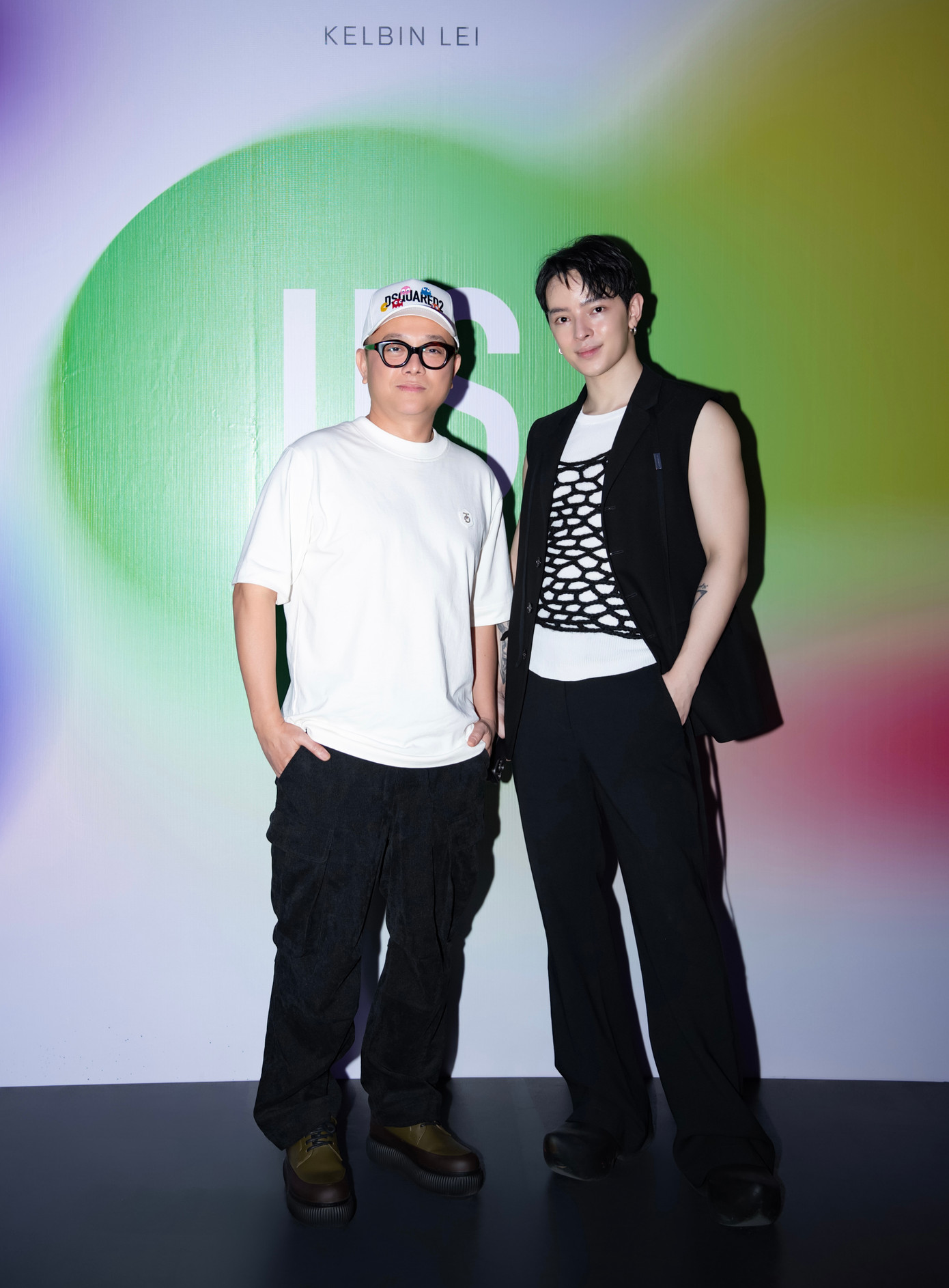 Nhà thiết kế Nguyễn Công Trí đến thưởng thức triển lãm.