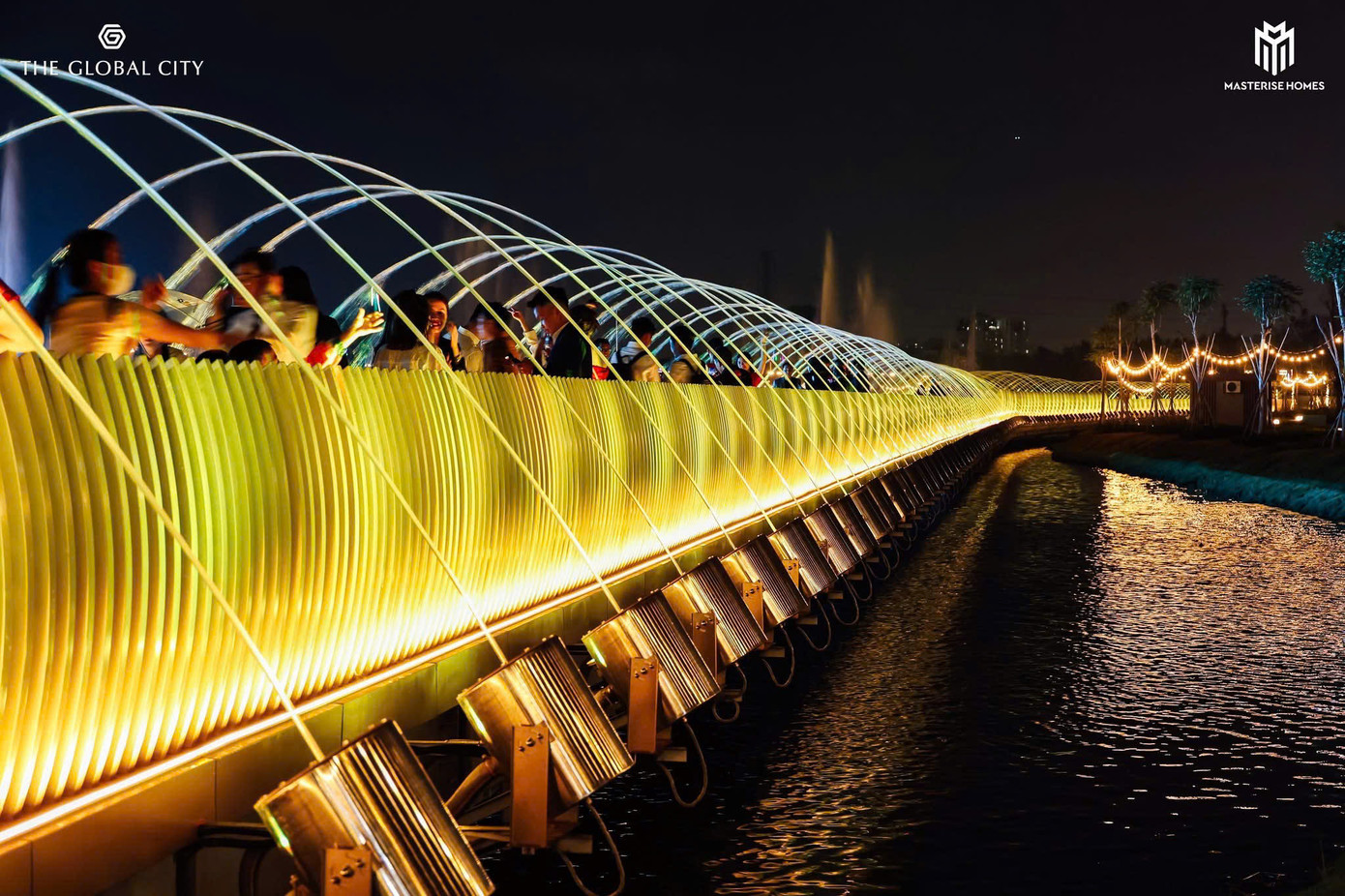 Khung cảnh lung linh tại cầu Ánh Trăng vào buổi tối. (Ảnh: The Global City)