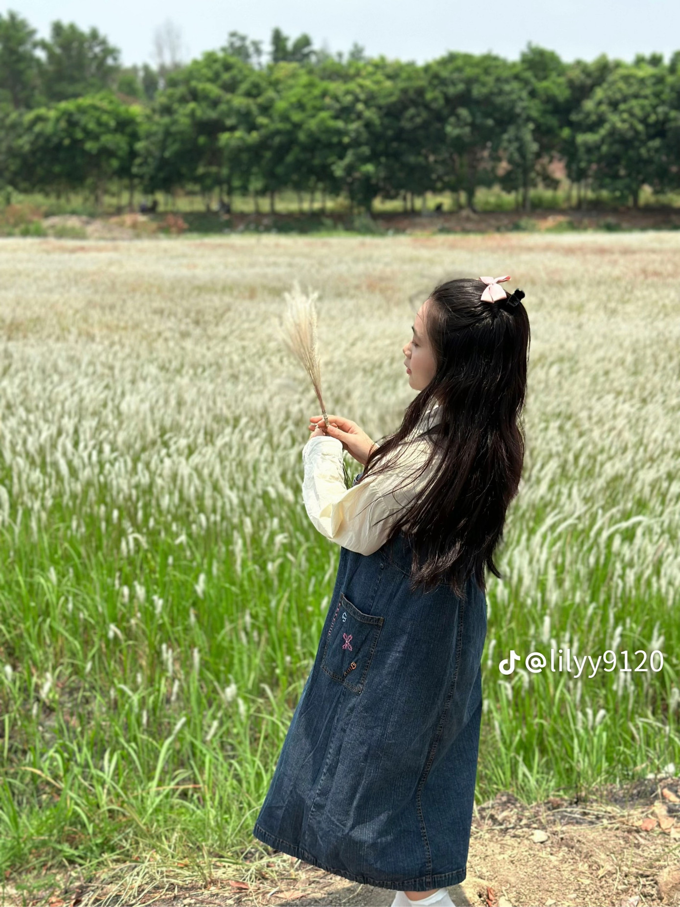 Chỉ cần giơ máy lên là có ngay ảnh xinh mang về! (Ảnh: @lilyy9120) Chỉ cần giơ máy lên là có ngay ảnh xinh mang về! (Ảnh: @lilyy9120)