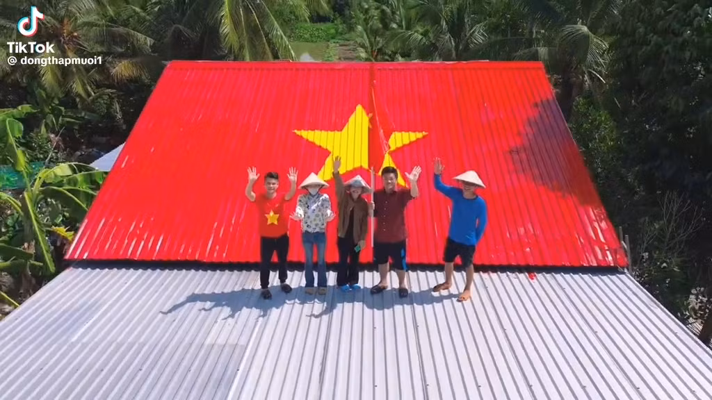 Chiếc trend được người dân khắp cả nước hưởng ứng tích cực. (Nguồn: @dongthapmuoi1, FB Tỉnh đoàn Nghệ An, @buiianhh_).