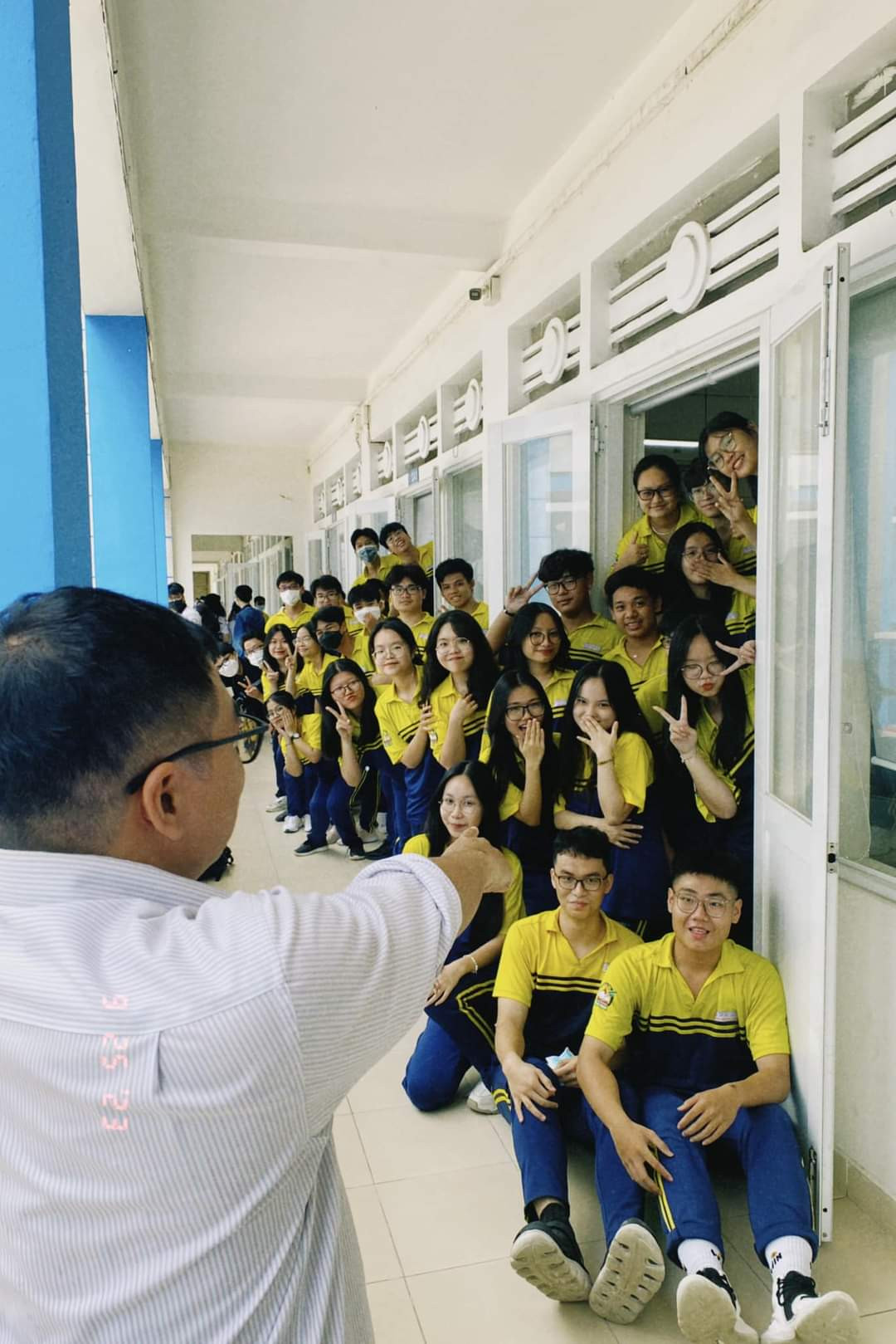 Team THPT Bùi Thị Xuân không thể làm ngơ trước trào lưu cực hot này. (Ảnh: Minh Hang)