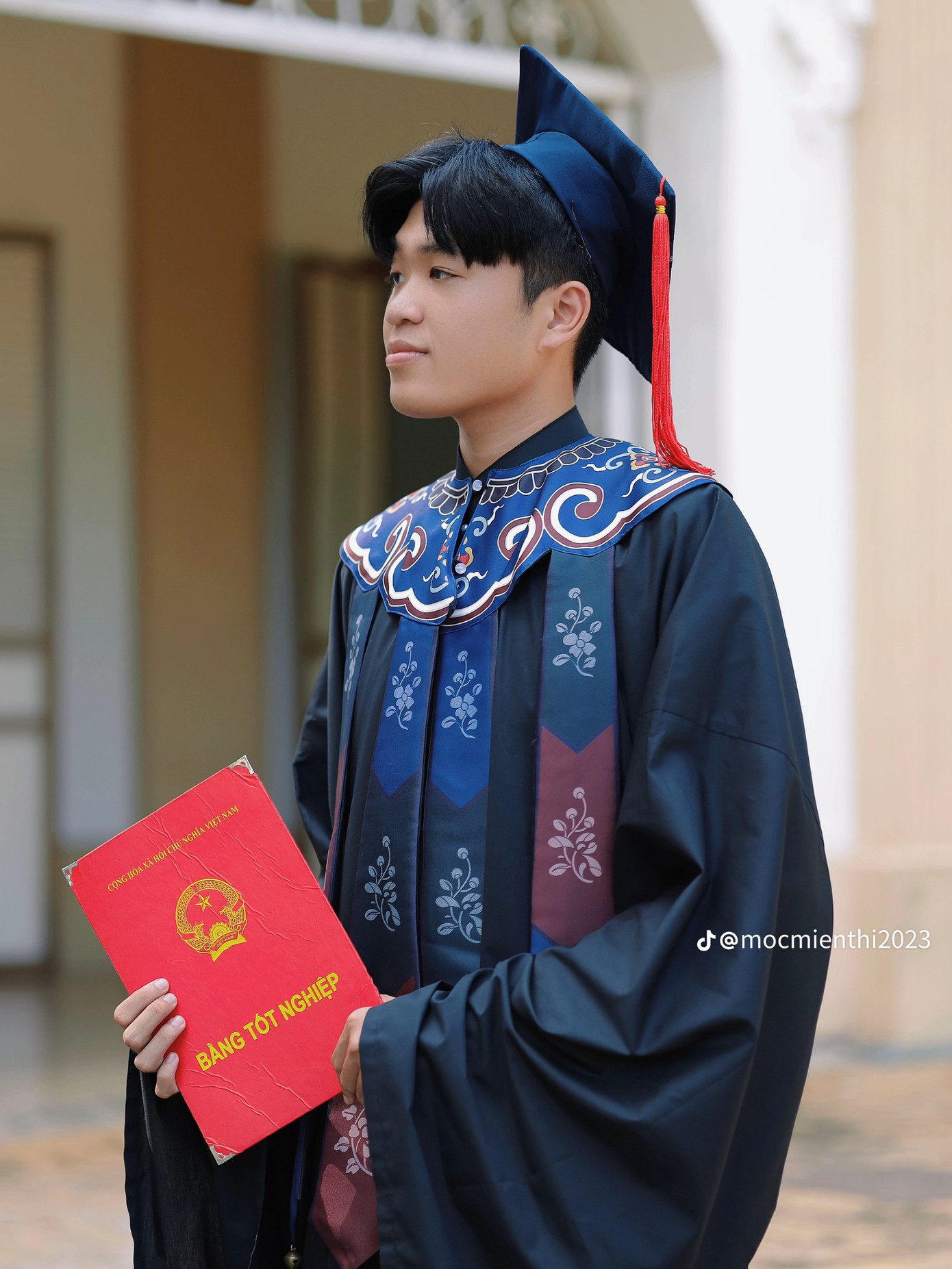 Không chỉ các "chị đẹp", hội anh trai cũng nhanh chóng "khoe" visual với chiếc trend đầy ý nghĩa này. (Ảnh: Mộc Miên Thị) Không chỉ các "chị đẹp", hội anh trai cũng nhanh chóng "khoe" visual với chiếc trend đầy ý nghĩa này. (Ảnh: Mộc Miên Thị)