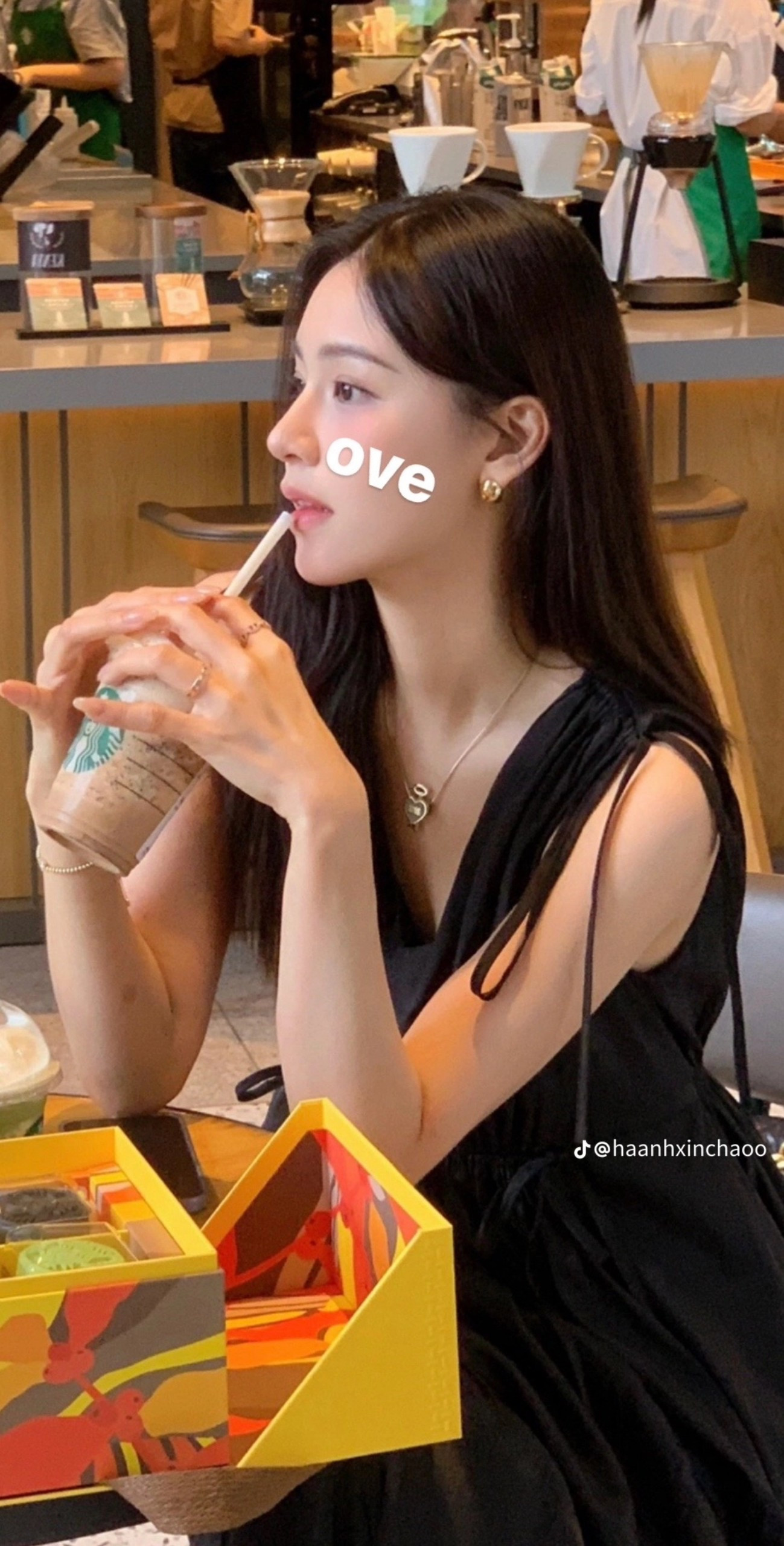 Chiếc trend hội tụ toàn nhan sắc cực phẩm. (Ảnh: @haanhxinchaoo)