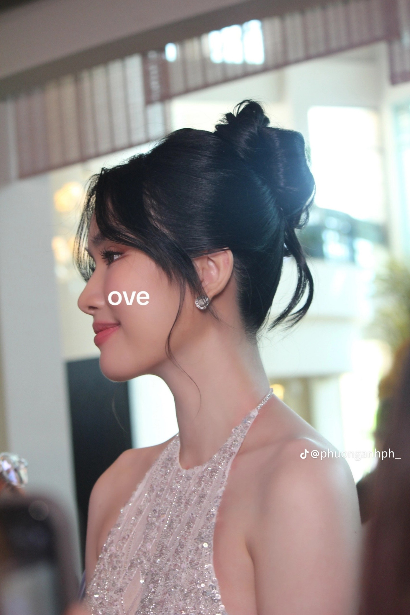 Á hậu Phương Anh với màn “flexing” khiến dân tình mê đắm. (Ảnh: @phuonganhph_)