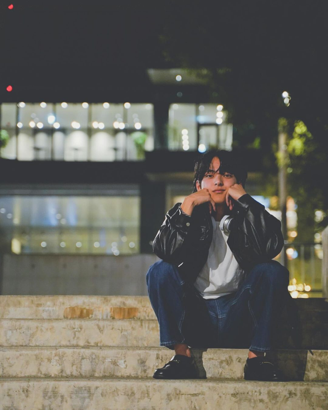 Chàng barista được nhận xét có ngoại hình khá giống V BTS. (Ảnh: @ren_t303)