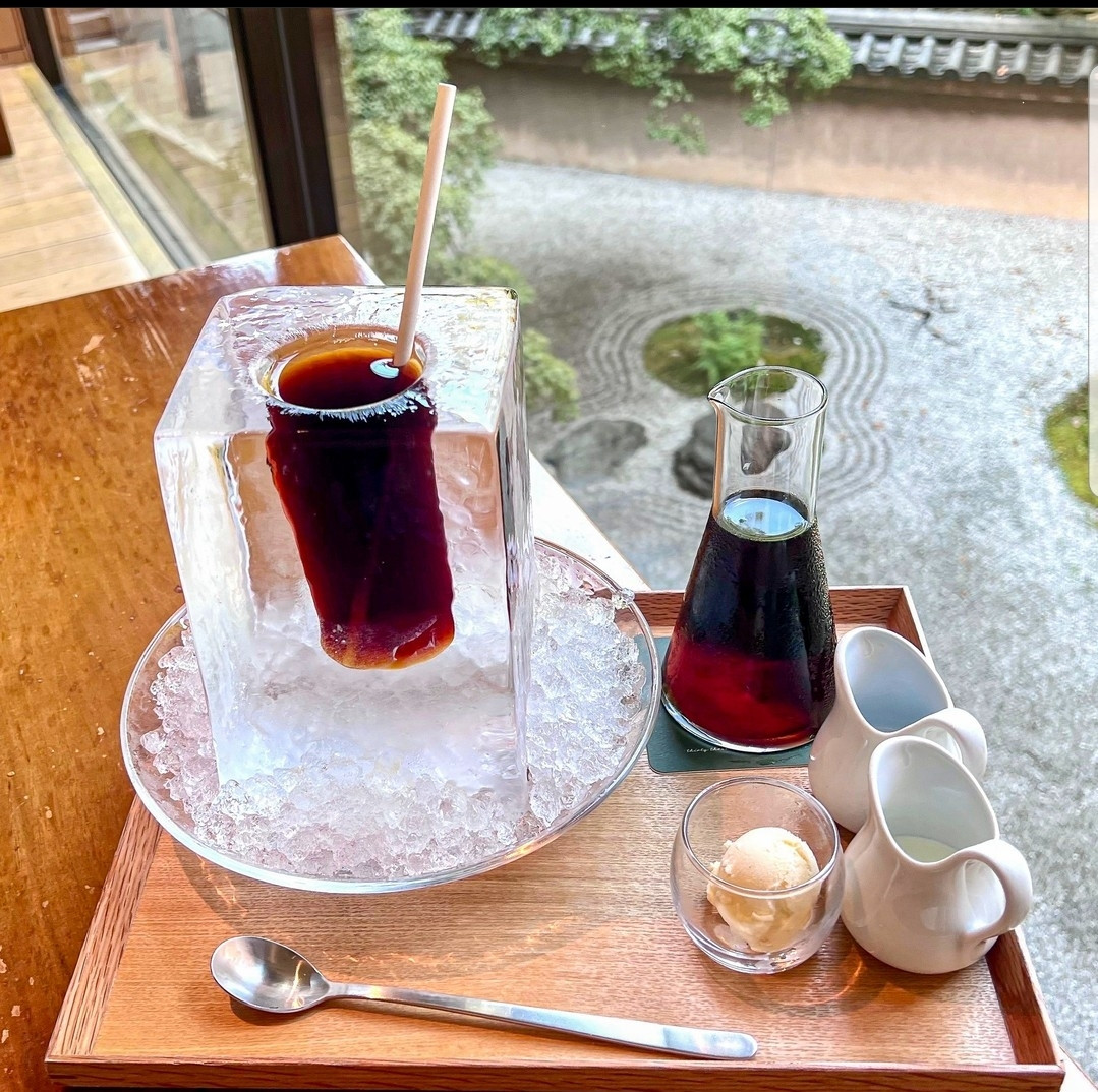 Set café với hình thức vô cùng bắt mắt. (Ảnh: cafe33_hyattkyoto)