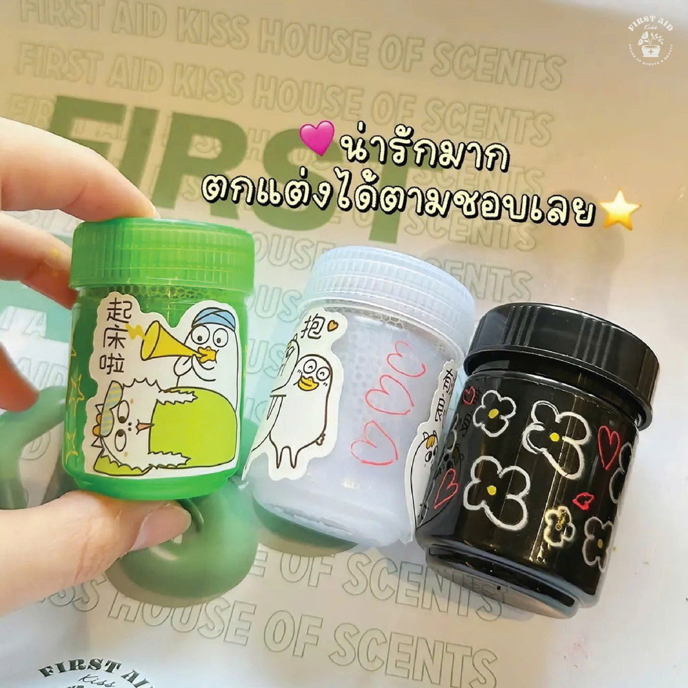 Thỏa sức sáng tạo với các sticker, phụ kiện theo sở thích riêng. (Ảnh: First Aid Kiss)