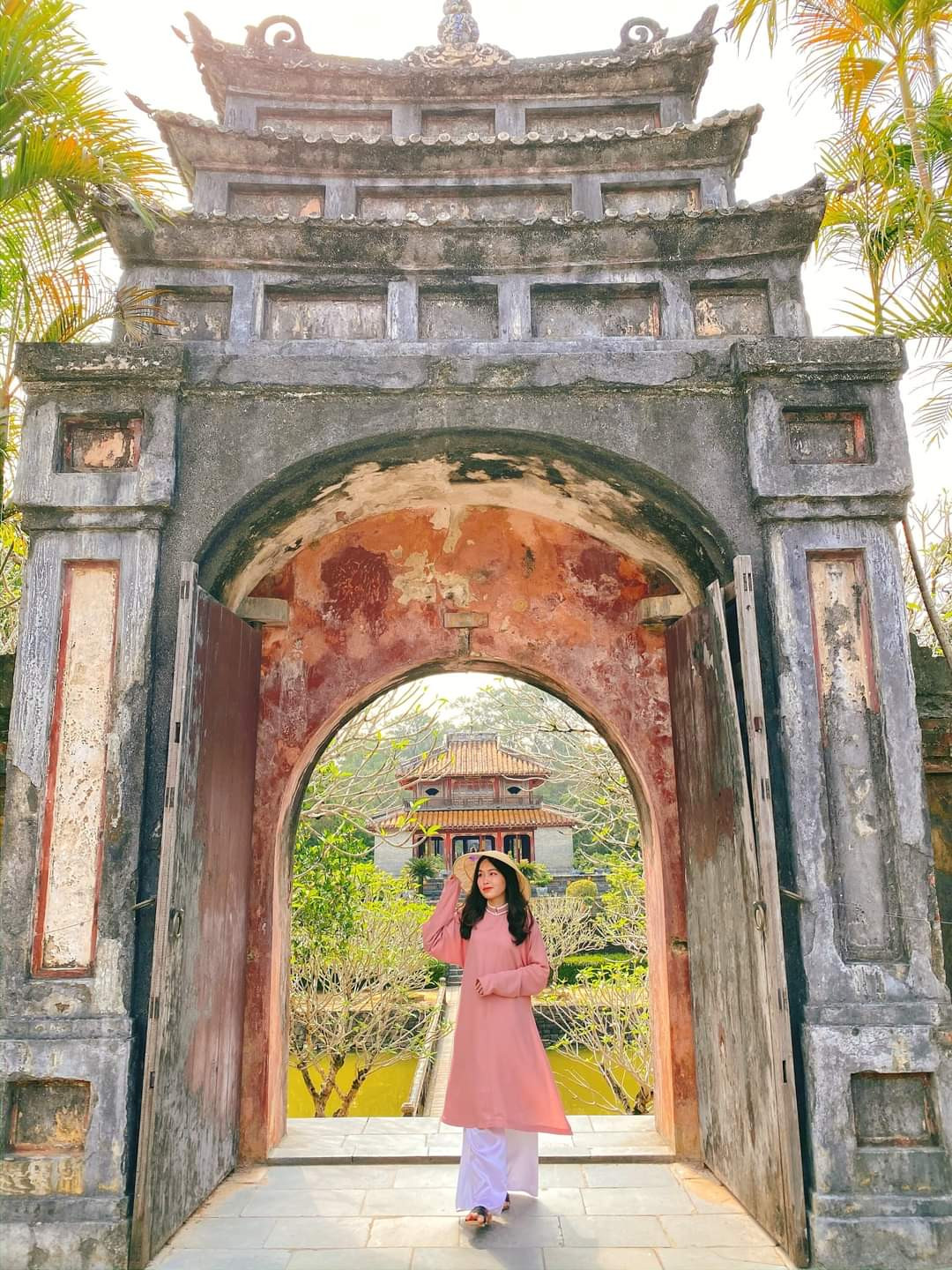 Chiếc view quen thuộc của các Gen Z tại lăng Minh Mạng. (Ảnh: Ngan Bella)