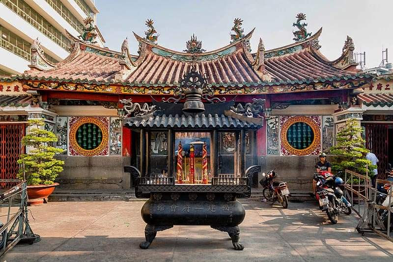 Đây là "tọa độ" chụp ảnh đẹp mê ly được nhiều netizen săn đón mỗi dịp Tết đến. (Ảnh: Chùa Ông Bổn Quận 5) Đây là "tọa độ" chụp ảnh đẹp mê ly được nhiều netizen săn đón mỗi dịp Tết đến. (Ảnh: Chùa Ông Bổn Quận 5)