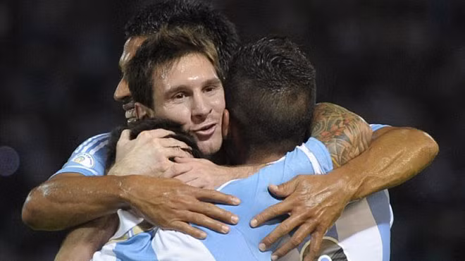 Với phong độ như vậy, Quả bóng vàng thế giới 2012 khó lòng thoát khỏi Messi. Nếu điều này xảy ra, Messi sẽ trở thành cầu thủ đầu tiên đoạt 4 Quả bóng vàng