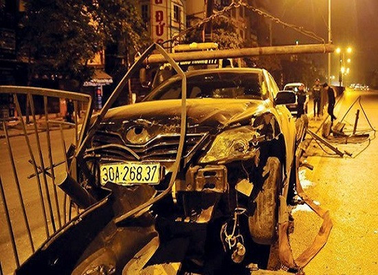 BẢN TIN ATGT: Mẹ khóc ngất bên thi thể con trai bị ôtô cán qua ảnh 5