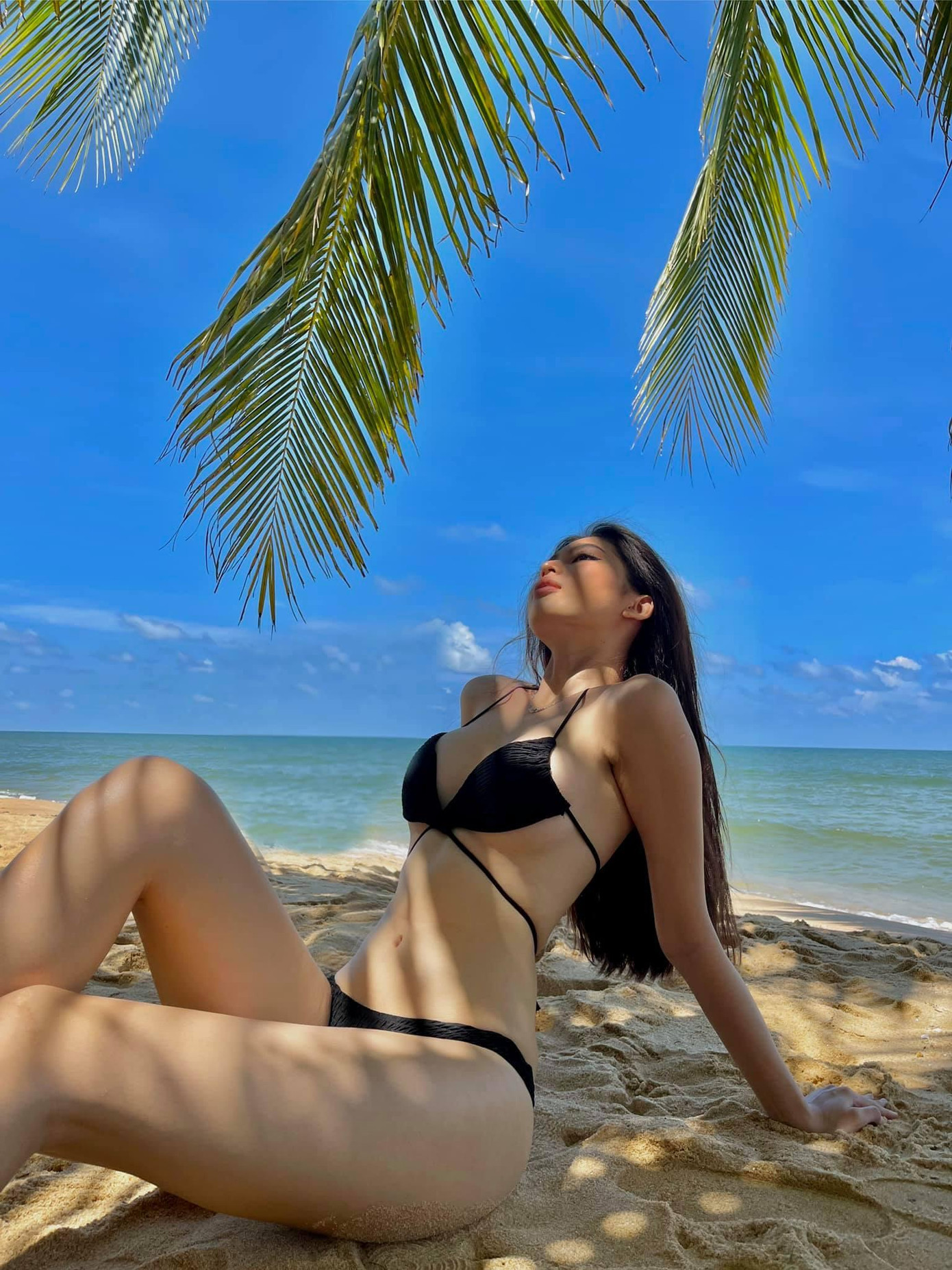 Á hậu Ngọc Thảo 'đốt mắt' fans khi khoe hình thể nóng bỏng với bikini trên biển. Á hậu Ngọc Thảo 'đốt mắt' fans khi khoe hình thể nóng bỏng với bikini trên biển.