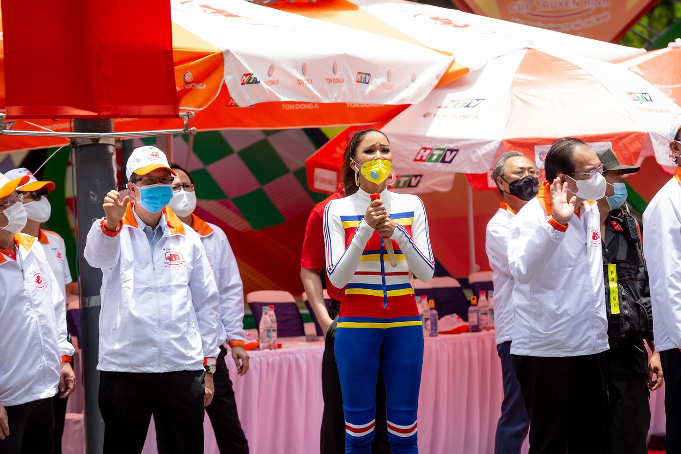 Thông qua những hình ảnh đầu tiên, khán giả vô cùng bất ngờ trước một H’Hen Niê cực ngầu và đánh đấm quyết liệt.