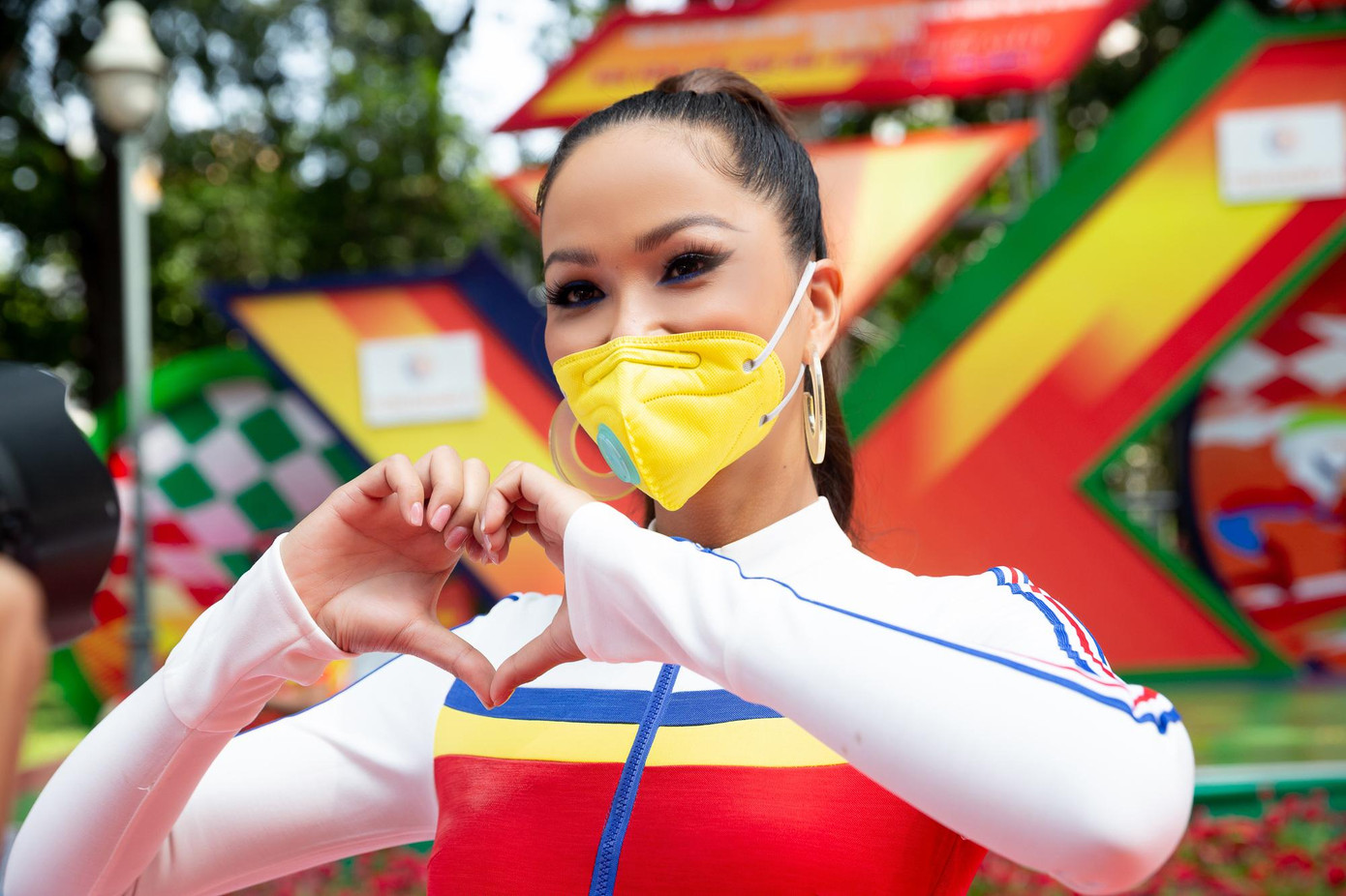 Sau chặng khai màn tại Cao Bằng và chặng ở Huế, H’Hen Niê tiếp tục xuất hiện tại chặng cuối TP.HCM để đón các tay đua.