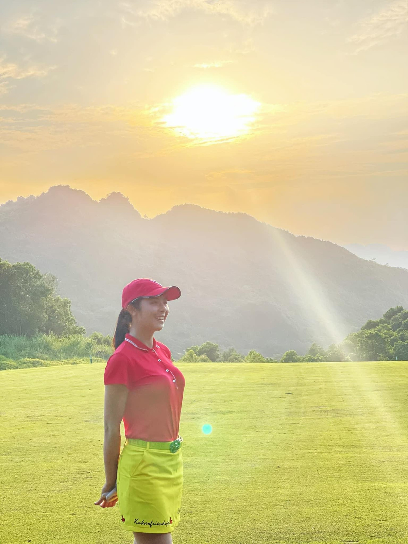 Thời gian gần đây Ngọc Hân tích cực tham gia các giải golf và đoạt được nhiều giải thưởng. Thời gian gần đây Ngọc Hân tích cực tham gia các giải golf và đoạt được nhiều giải thưởng.