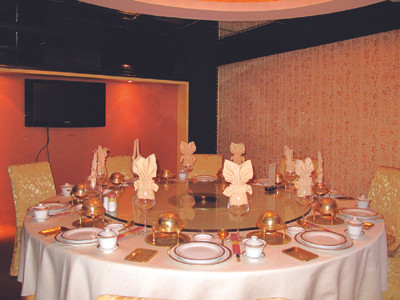 Muốn ngồi phòng vàng ở nhà hàng Long Đình phải thanh toán hoá đơn ít nhất 1.000 USD 