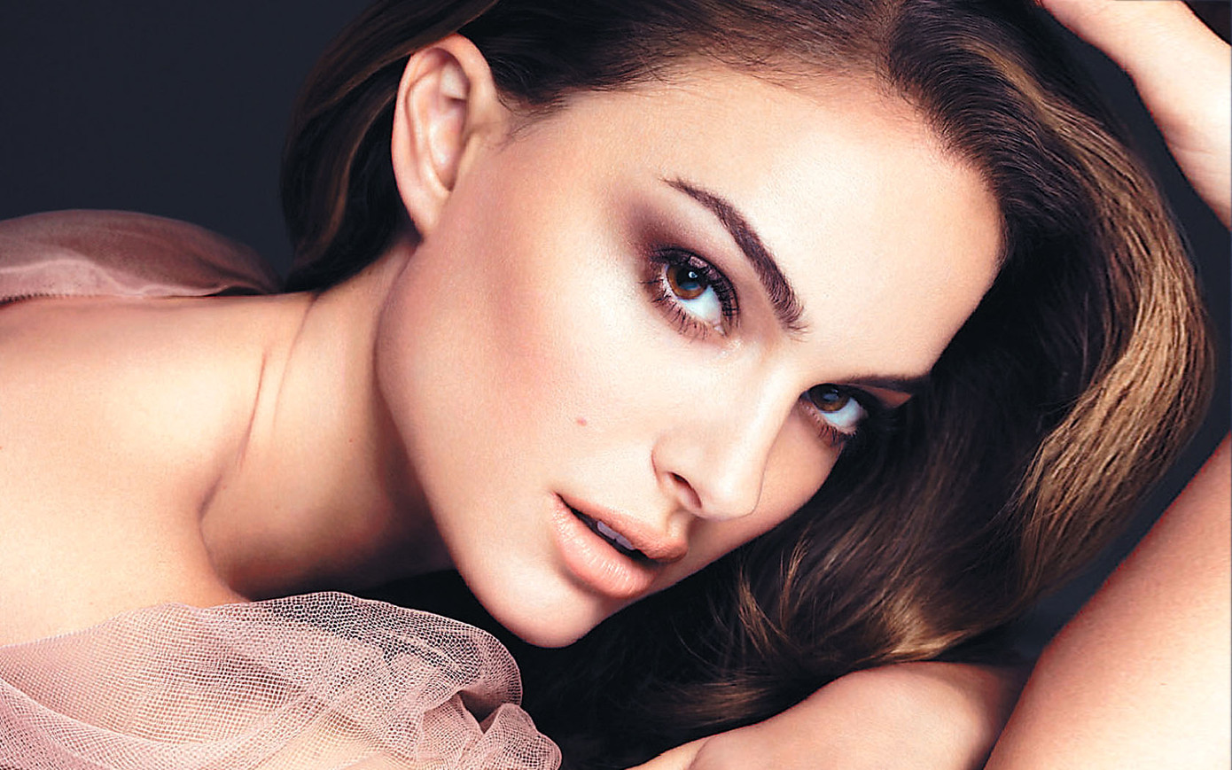 Xếp trên một bậc là 'Thiên nga đen' Natalie Portman.