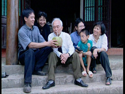 Giây phút yên bình của Đại tướng bên thềm ngôi nhà tuổi thơ 