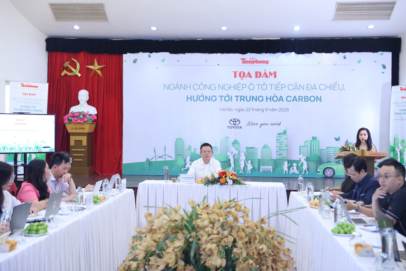 Quang cảnh buổi tọa đàm. Quang cảnh buổi tọa đàm.