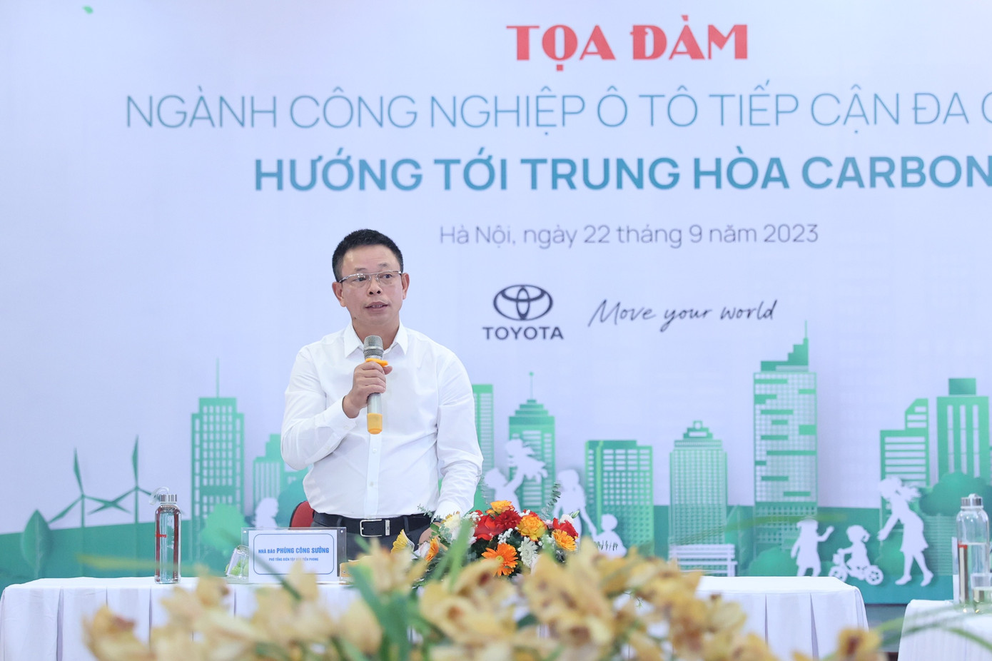 Quang cảnh buổi tọa đàm. Quang cảnh buổi tọa đàm.