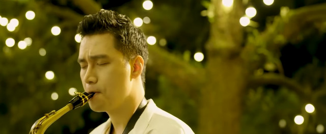 Việt Anh góp mặt trong phim Những nẻo đường gần xa.