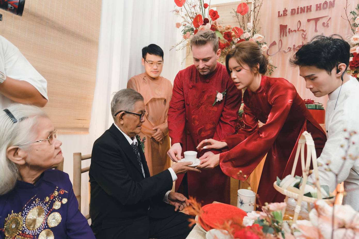 Lễ đính hôn của Minh Tú vào tháng 5/2023. Lễ đính hôn của Minh Tú vào tháng 5/2023.