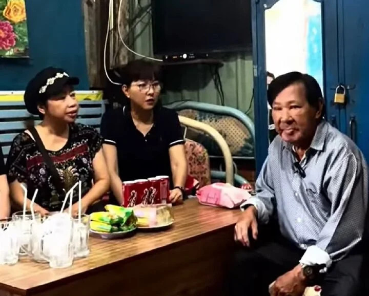 Nghệ sĩ Phương Bình (bên phải).