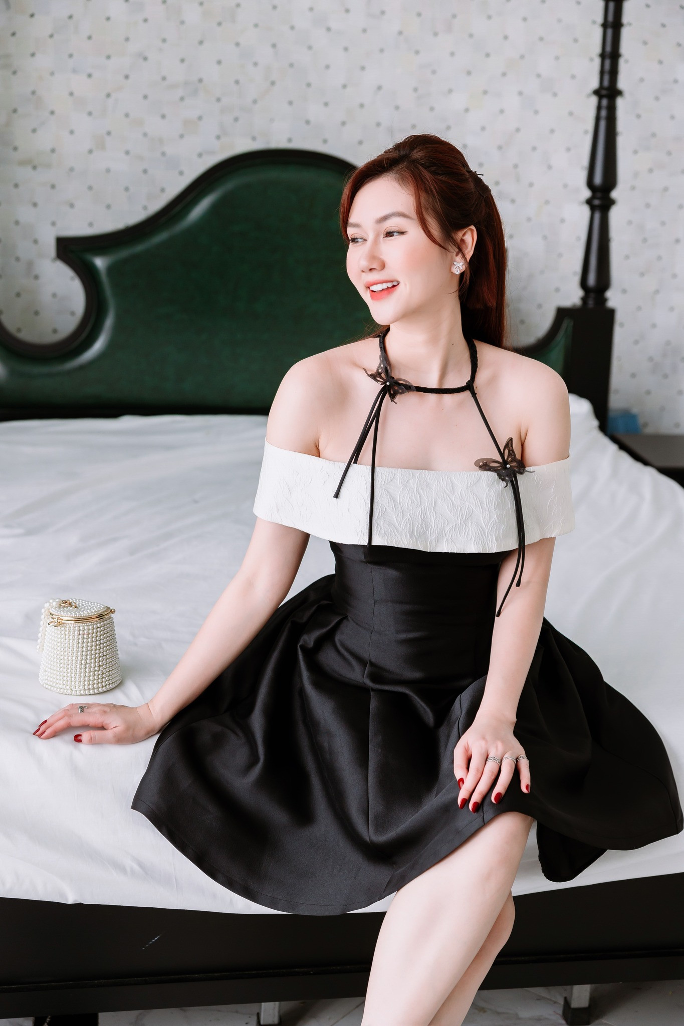 Hương Giang phủ nhận tin mang thai, bạn trai là diễn viên. Hương Giang phủ nhận tin mang thai, bạn trai là diễn viên.