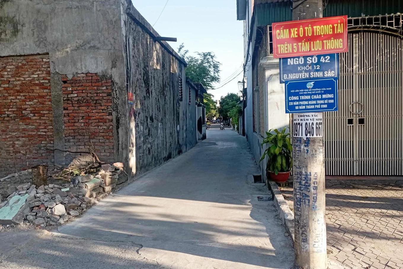 Ngõ 42, đường Nguyễn Sinh Sắc, khối 12 phường Cửa Nam đi vào khu vực chung cư Nam Thanh mới được nâng cấp Ngõ 42, đường Nguyễn Sinh Sắc, khối 12 phường Cửa Nam đi vào khu vực chung cư Nam Thanh mới được nâng cấp