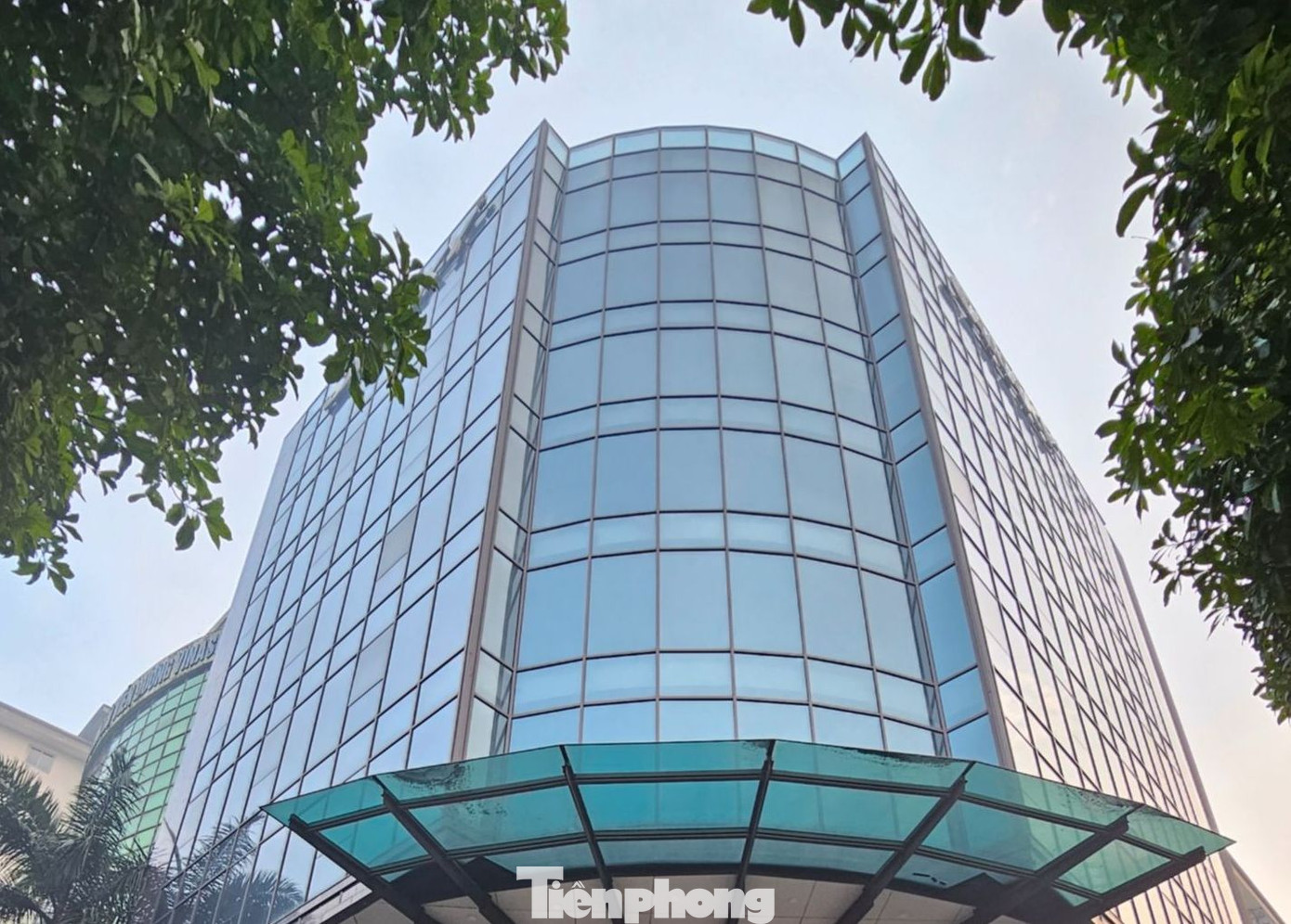 Tòa nhà văn phòng Sanaky, đường Trần Thủ Độ (phường Hoàng Liệt, quận Hoàng Mai) vi phạm PCCC, bị đình chỉ từ tầng 1 đến tầng 7. Tòa nhà văn phòng Sanaky, đường Trần Thủ Độ (phường Hoàng Liệt, quận Hoàng Mai) vi phạm PCCC, bị đình chỉ từ tầng 1 đến tầng 7.