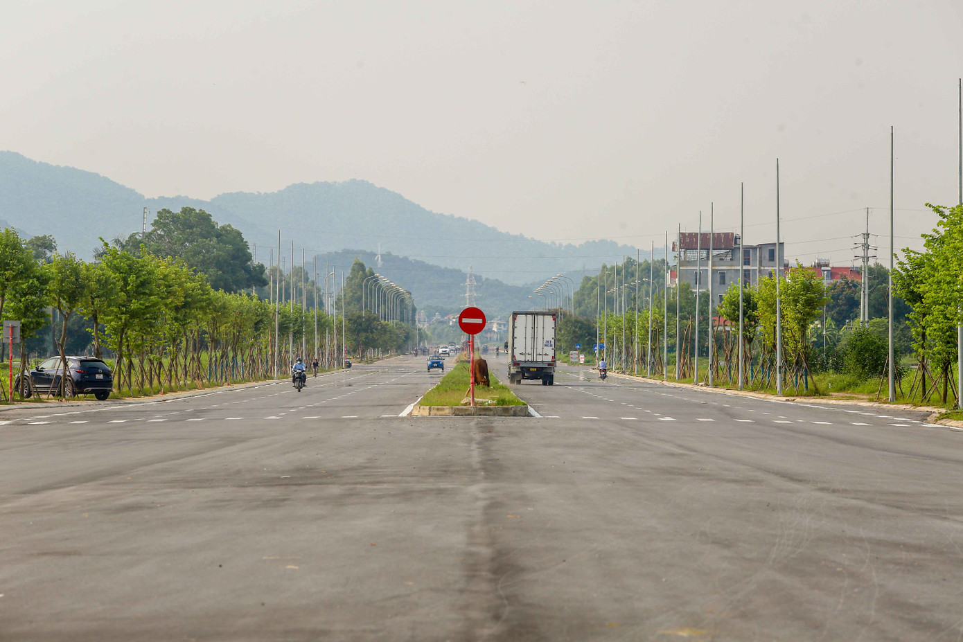 Tuyến đường mới tạo ra cơ sở vững chắc cho việc giao thương hàng hóa, du lịch và dịch vụ trong khu vực. ảnh: Duy Phạm