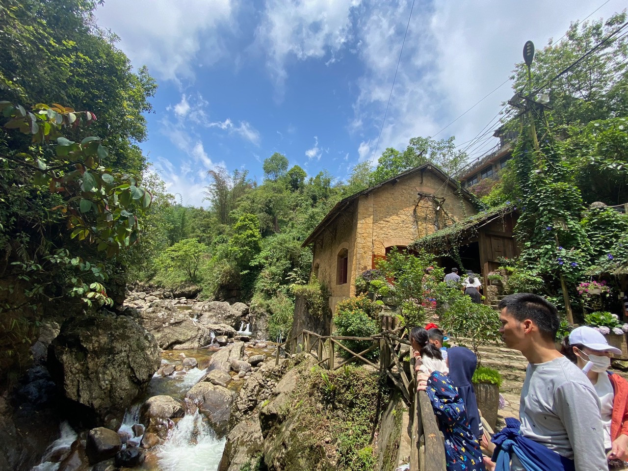 Di tích nhà máy điện Cát Cát Di tích nhà máy điện Cát Cát