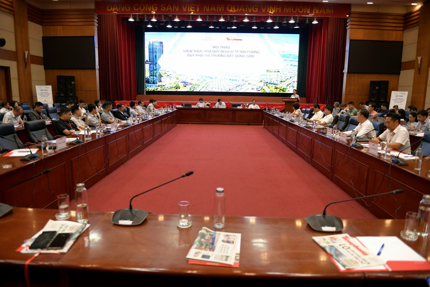 Các chuyên gia nhận định TP Hải Phòng sẽ có nhiều cơ hội bứt phá từ quy hoạch vừa được phê duyệt - Ảnh: Dương Triều Các chuyên gia nhận định TP Hải Phòng sẽ có nhiều cơ hội bứt phá từ quy hoạch vừa được phê duyệt - Ảnh: Dương Triều