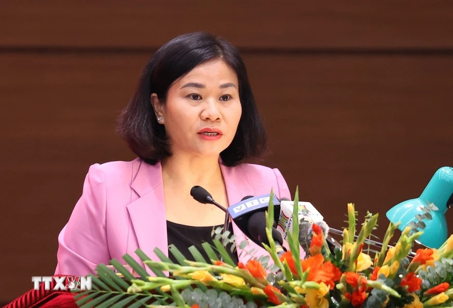 Bà Nguyễn Thị Tuyến, Ủy viên Trung ương Đảng, Phó Bí thư Thường trực Thành ủy Hà Nội trình bày báo cáo. Ảnh: Văn Điệp/TTXVN Bà Nguyễn Thị Tuyến, Ủy viên Trung ương Đảng, Phó Bí thư Thường trực Thành ủy Hà Nội trình bày báo cáo. Ảnh: Văn Điệp/TTXVN